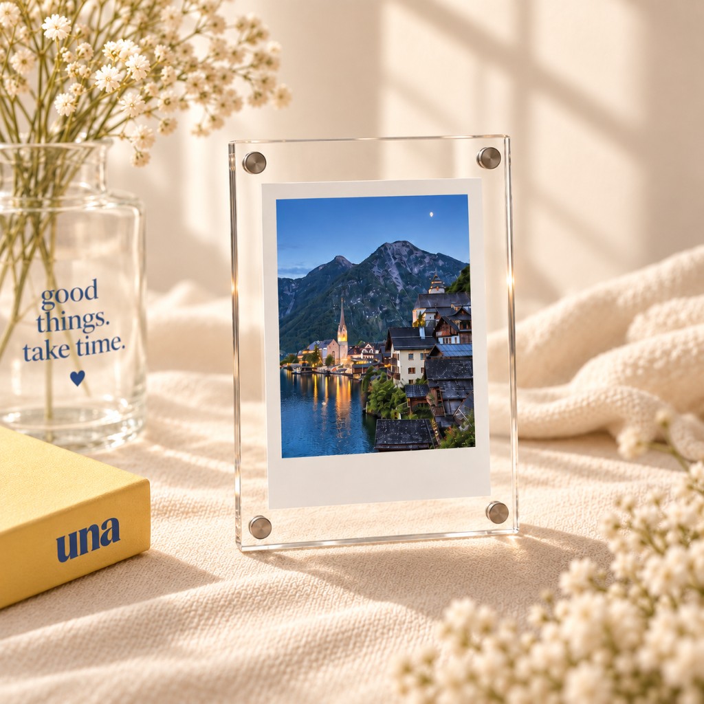 Polaroid em case acrílica com ímãs e paisagem ao entardecer